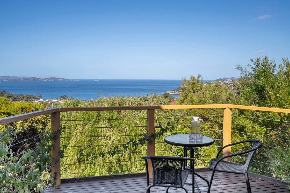 “Oceanview Retreat” – 20kms from CBD – Sleeps 8. gallery image 3