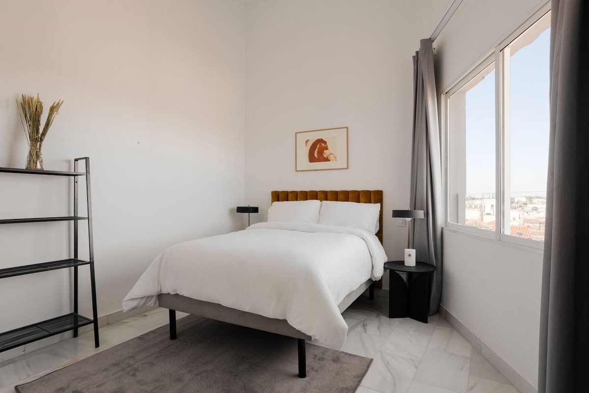 Sonder Santa Ana | Three-Bedroom Apartment gallery image 3