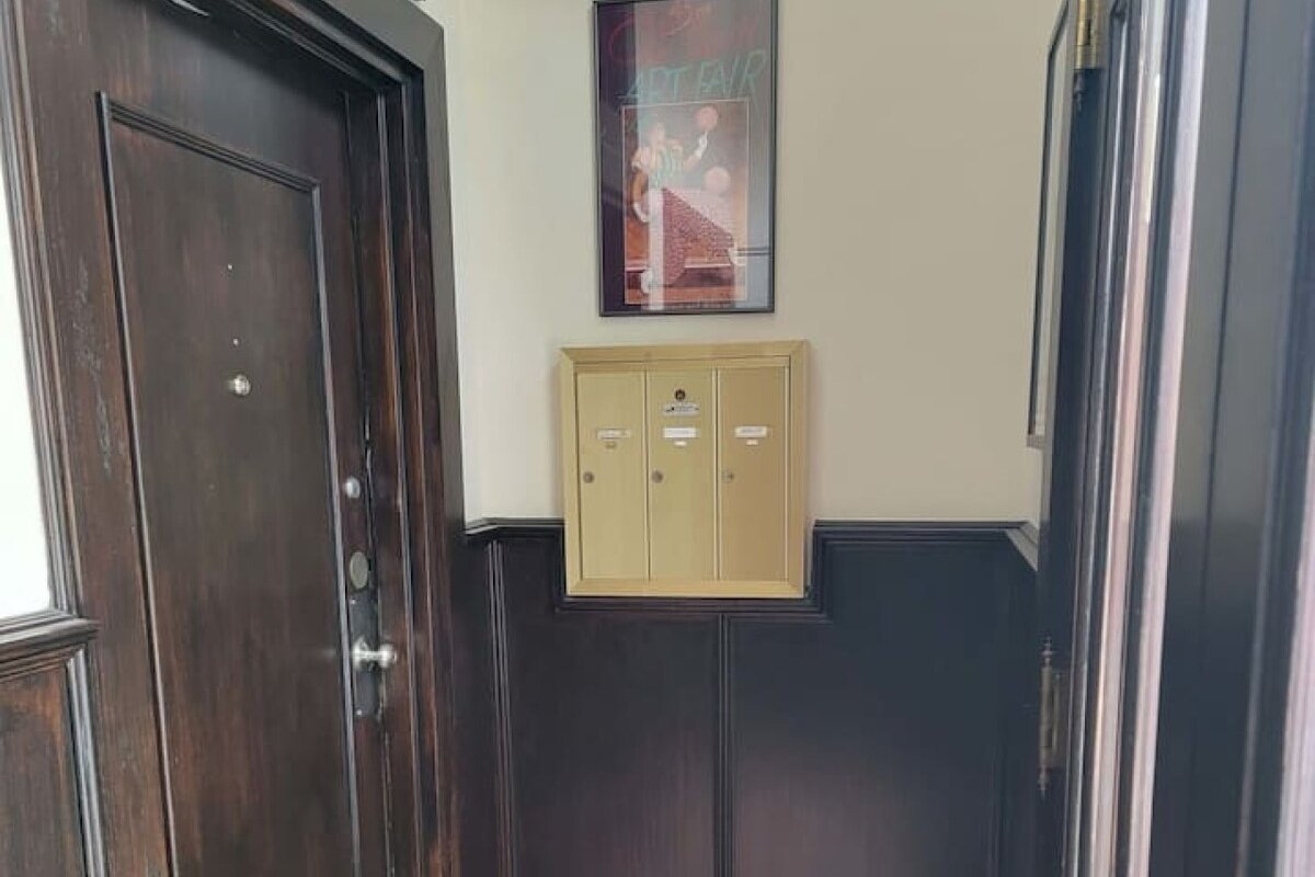 Lincoln park getaway, Outdoor patio! Summer Fun! gallery image 2