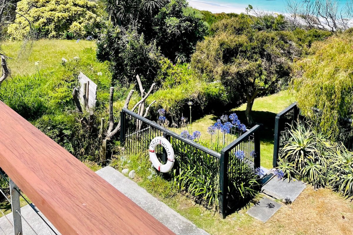 Driftwood Bay of Fires gallery image 4