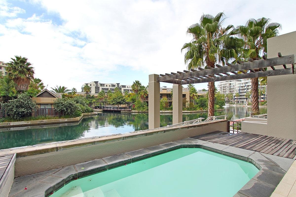 Luxury Villa in Marina Estate V&A Waterfront gallery image 4