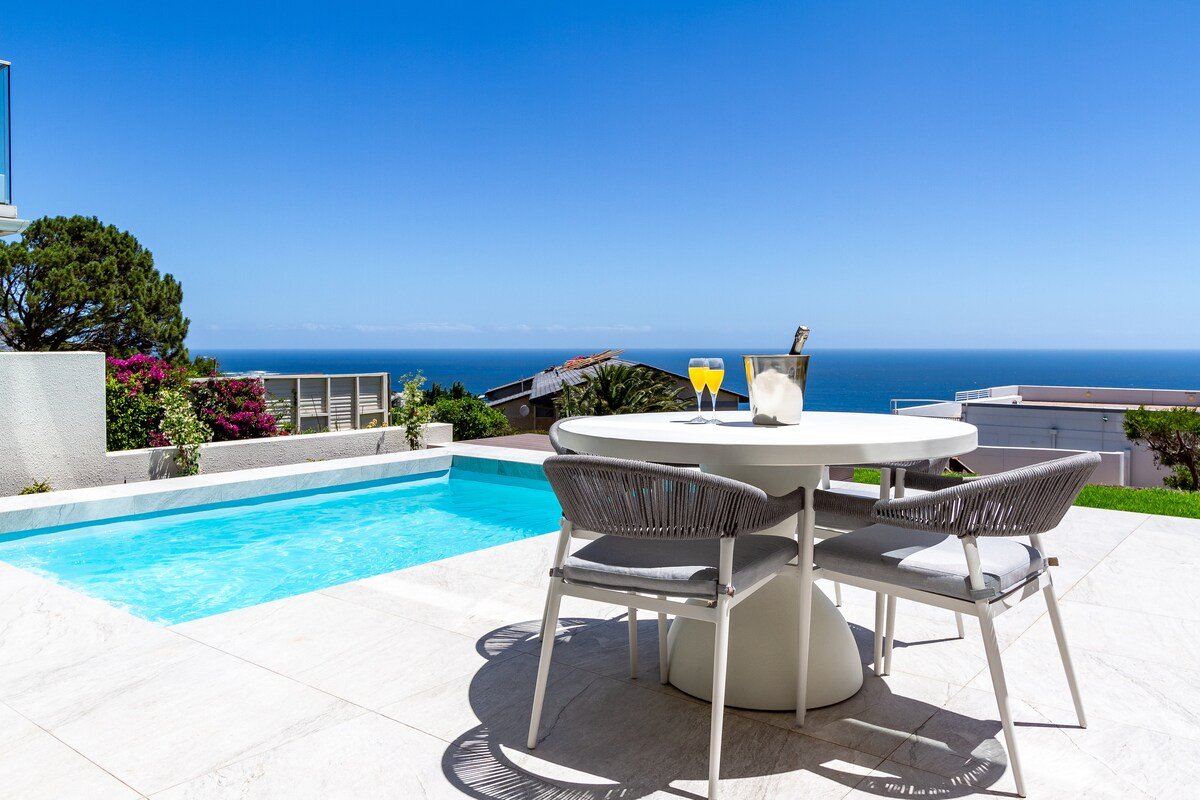 Luxurious Home With Ocean & Mountain Views gallery image 4