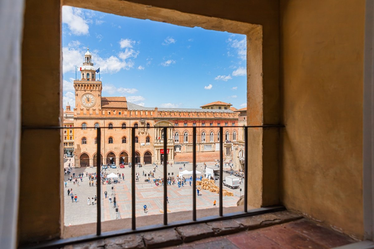 Piazza Maggiore view – Arcadian By ImmoBo, Bologna gallery image 5