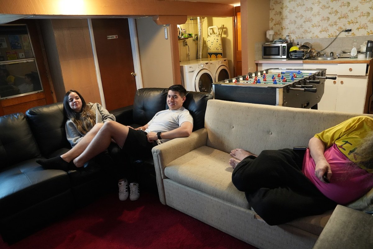 Cozy Bungalow – Great Location! (2 bedrooms +) gallery image 2