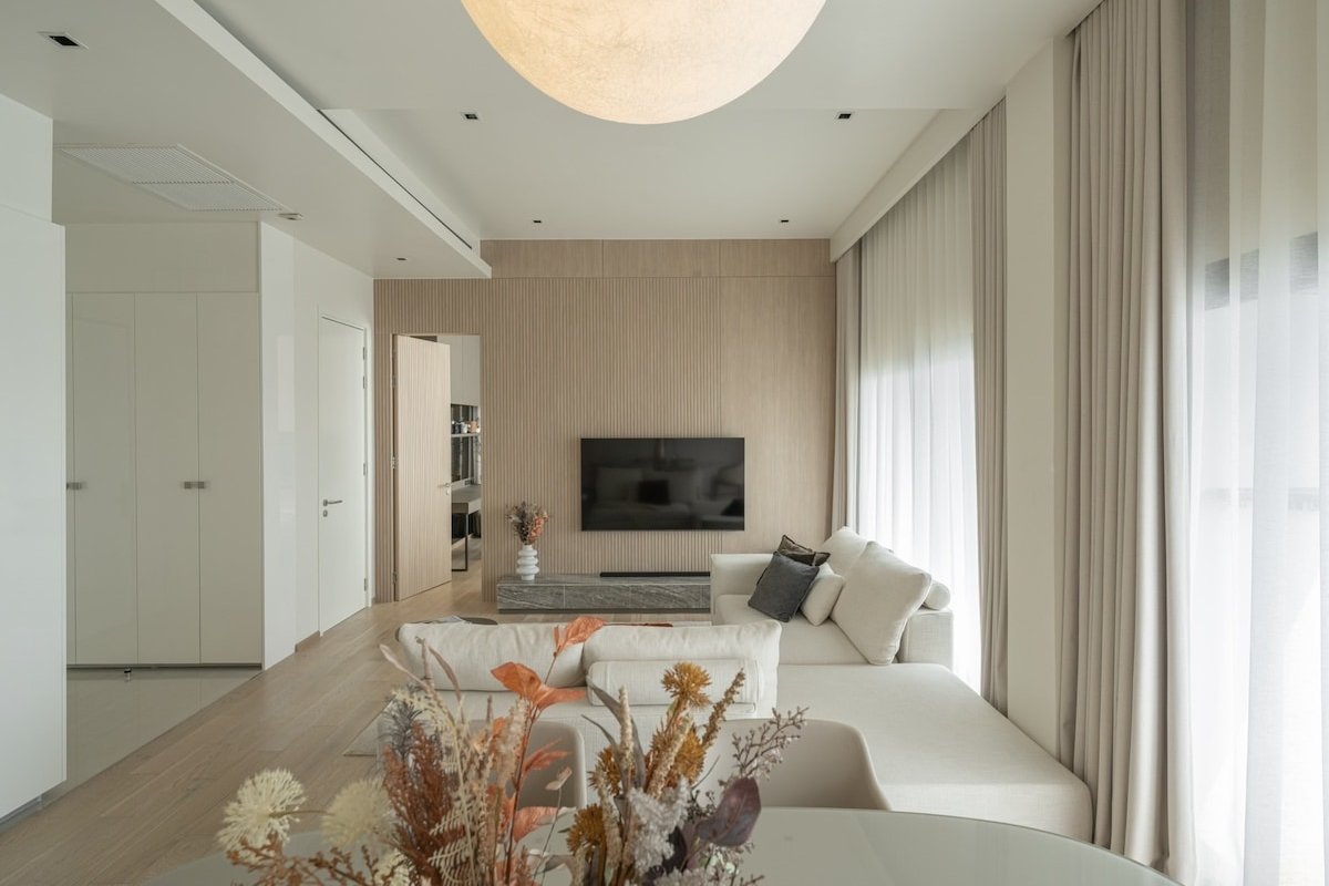 Stunning Modern 2BR City-Center with Amazing Views gallery image 5