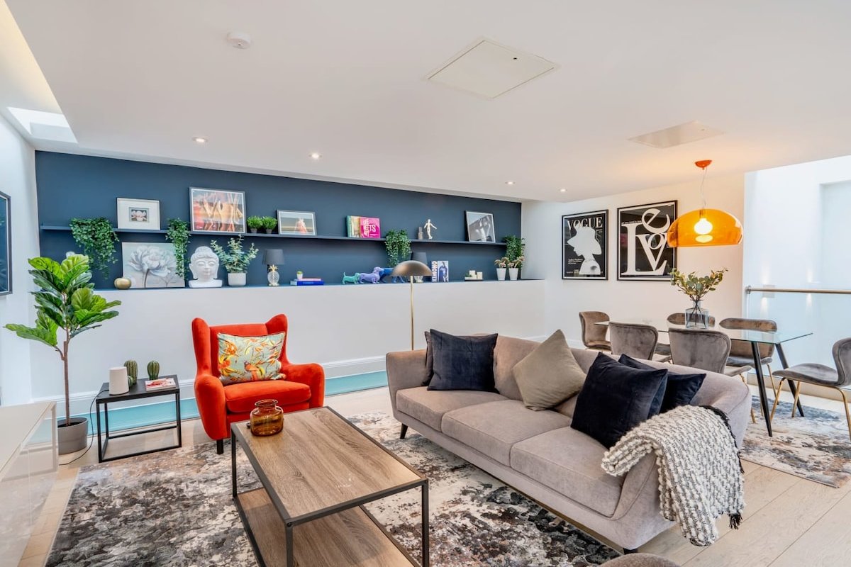 Elegant Duplex Apartment Overlooking Lincoln’s Inn gallery image 2