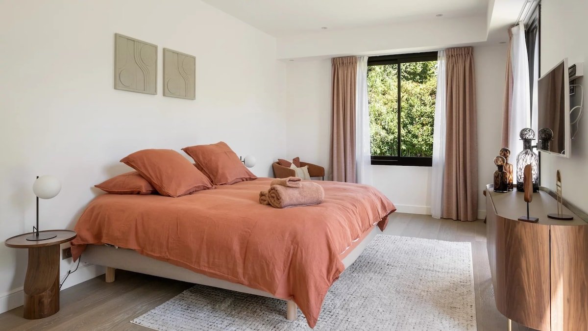 Superb Provencal villa in Mougins gallery image 2