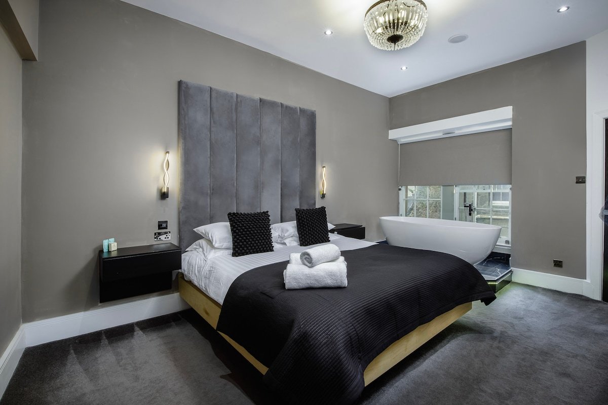 Luxury Royal Mile boutique apartment (2Bedroom) gallery image 2