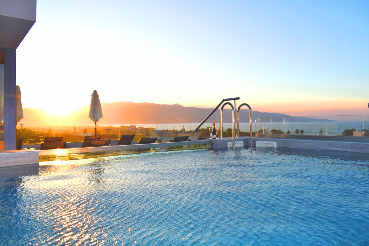 Naval villa-Panoramic villa with heated roof pool