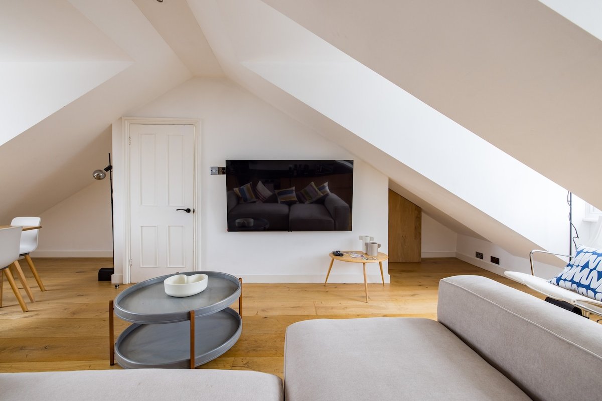 Notting Hill Panoramic Views, Elegant Contemporary gallery image 4