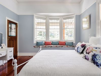 Stately Home with Gardens in Lilydale