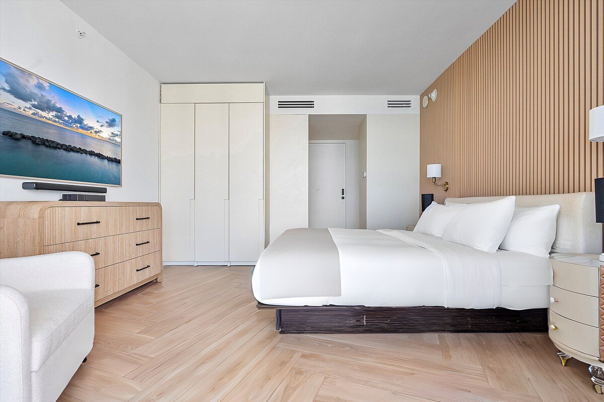 Premier 2-Bedroom Oceanfront Residence at The W gallery image 3