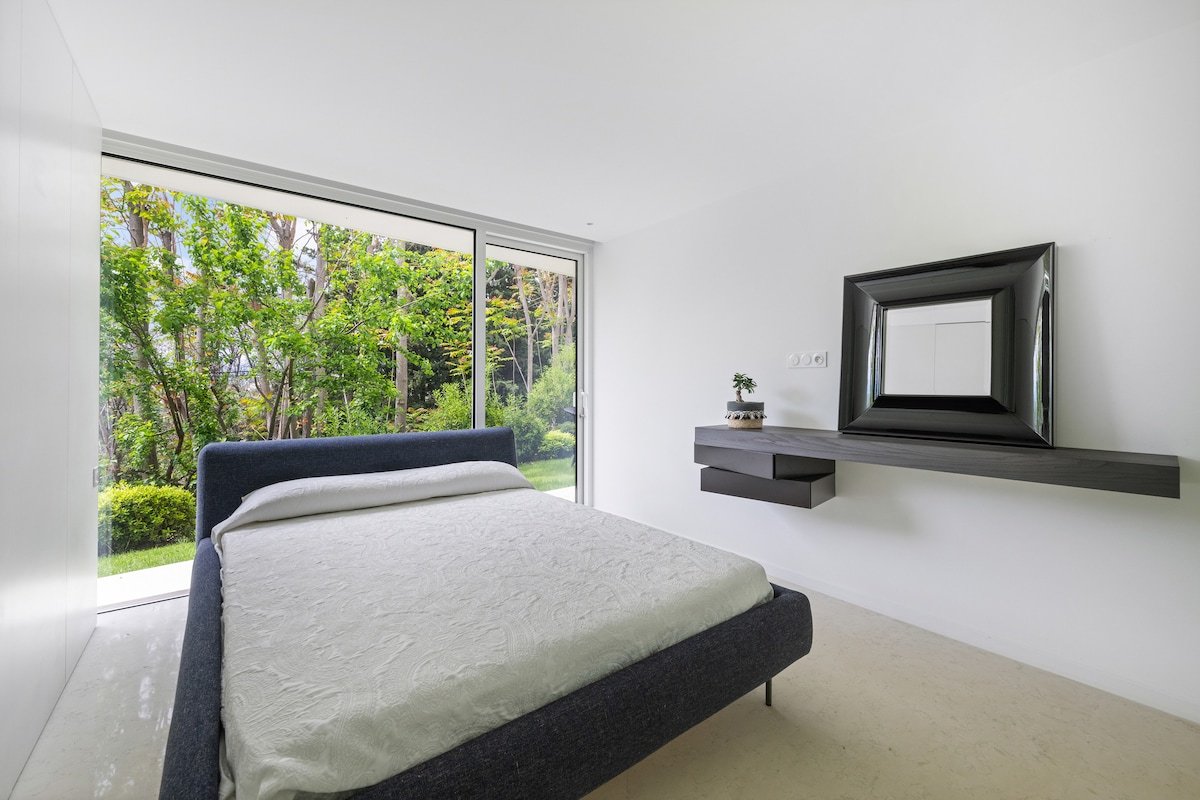 French Riviera Villa – Piscine & Vue Mer à Nice gallery image 2