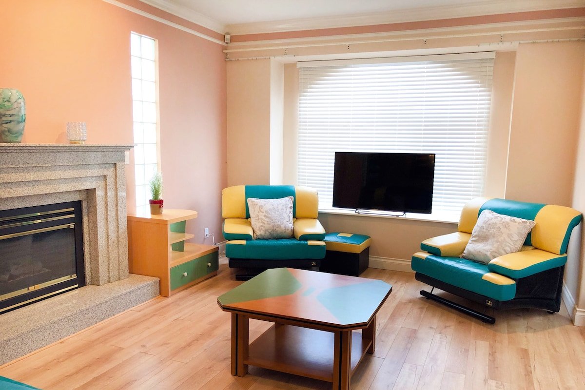 Clean Bright Family Home Near City Center &Airport gallery image 3