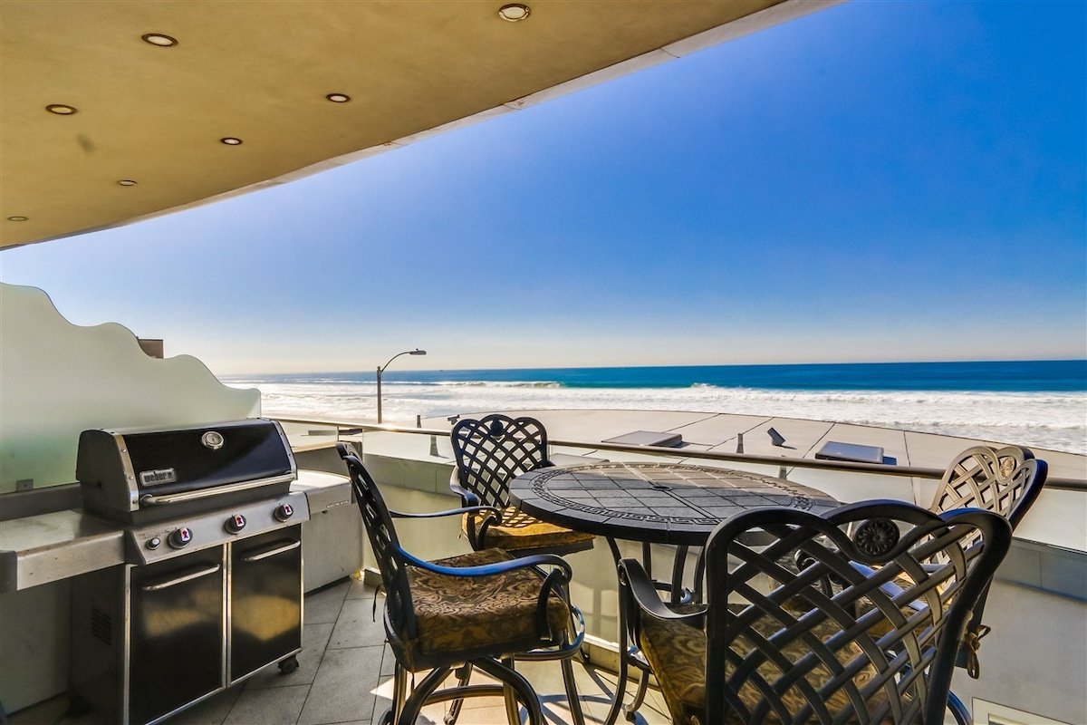 Luxury Two-Level Condo | Panoramic Ocean Views gallery image 2