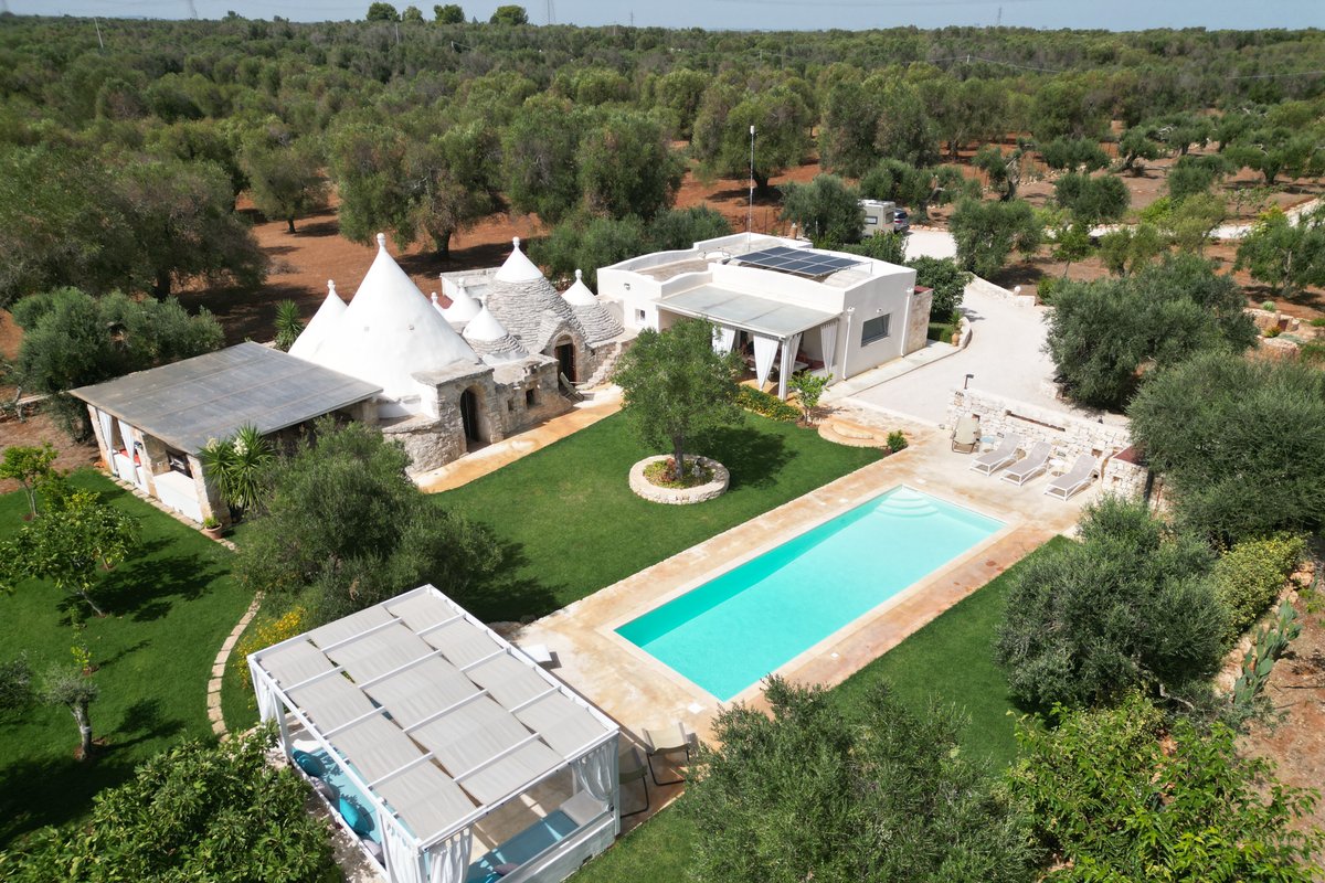 Trullo Salento. Villa con piscina