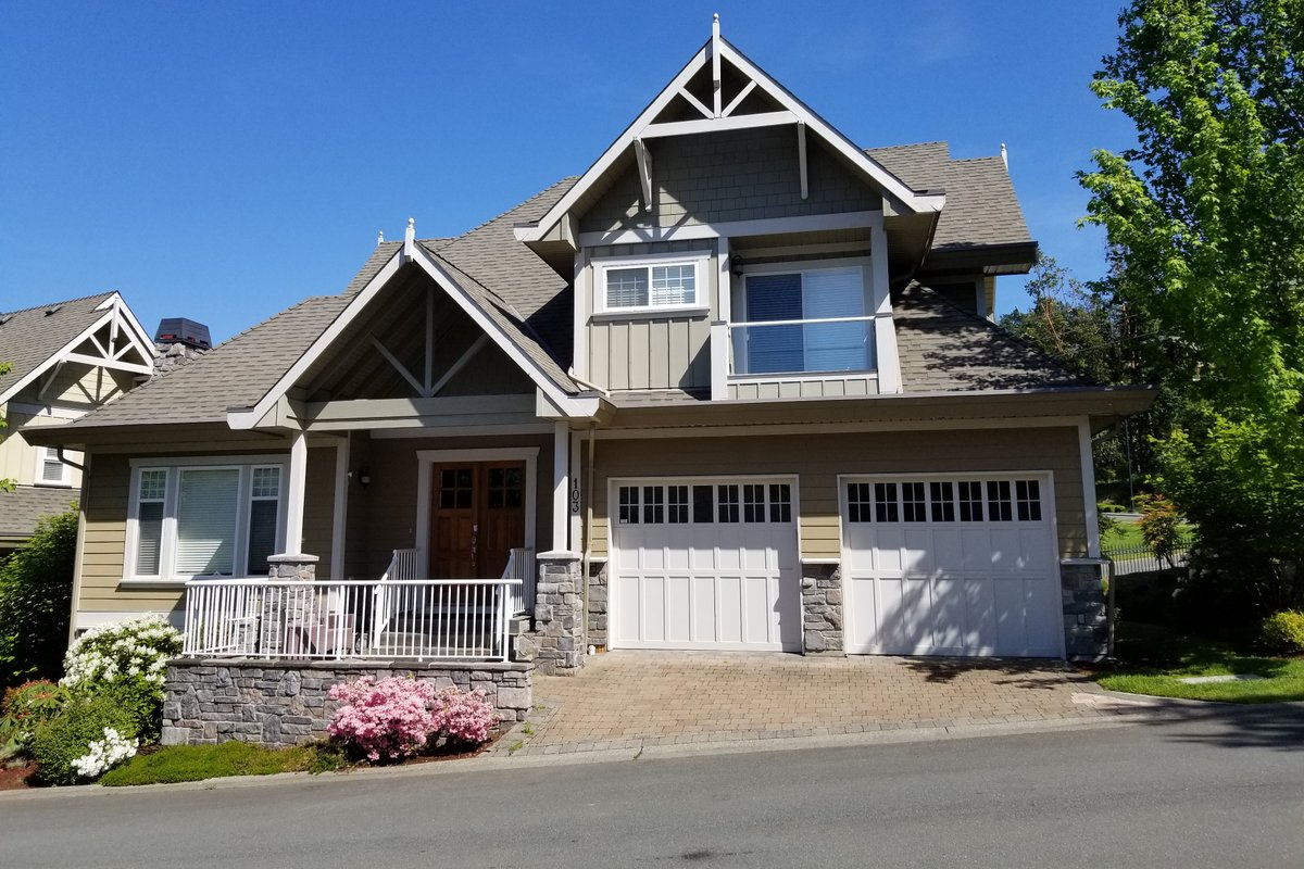 Beautiful Luxury Home Bear Mtn Resort Victoria