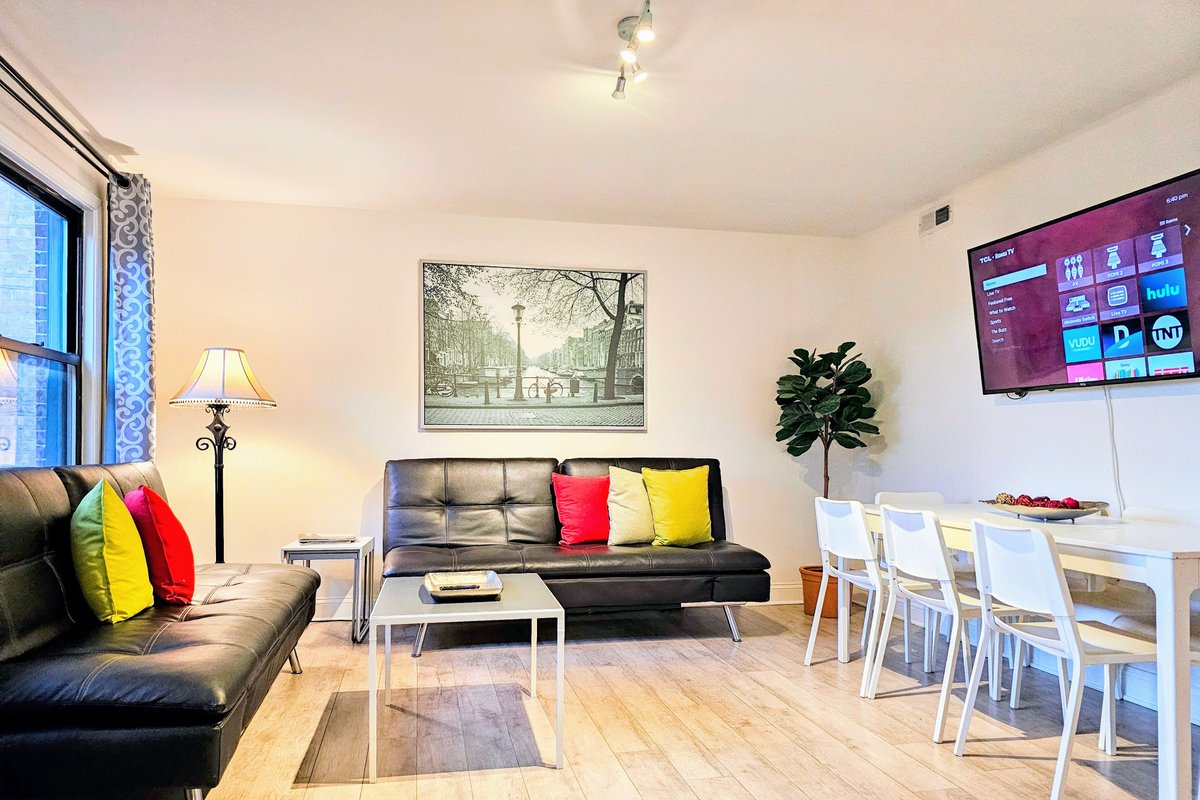 1 #33 – 4 Bdrm Condo – McCormick Place, Chinatown