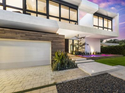 Villa Okasa: Pool + Hot tub Modern Marvel