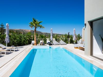 Vasilios Villa, with Pool, Gym & Close to Beach