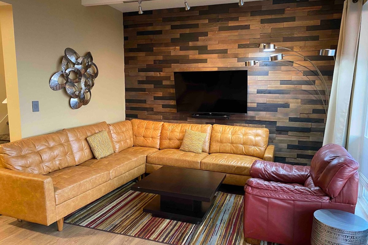 Jaw-Dropping Beach-Front Retreat! gallery image 5