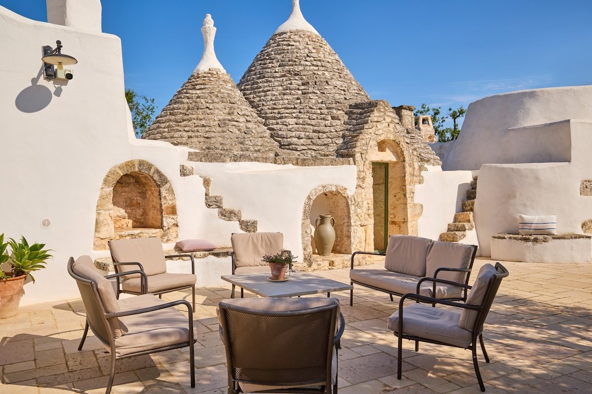 Trullo Sessana, Large pool with auto safety cover gallery image 5