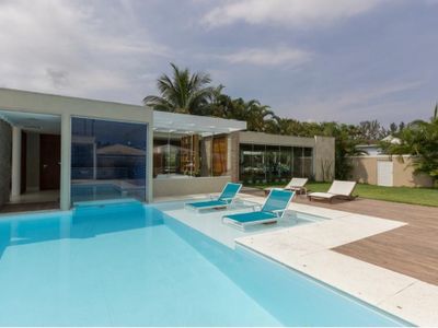 Mansão maravilhosa 4 quartos com área externa