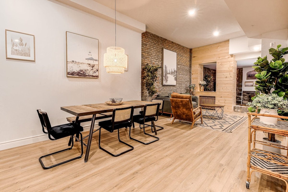 North House Bohemian Vieux Quebec Two Bedroom gallery image 3