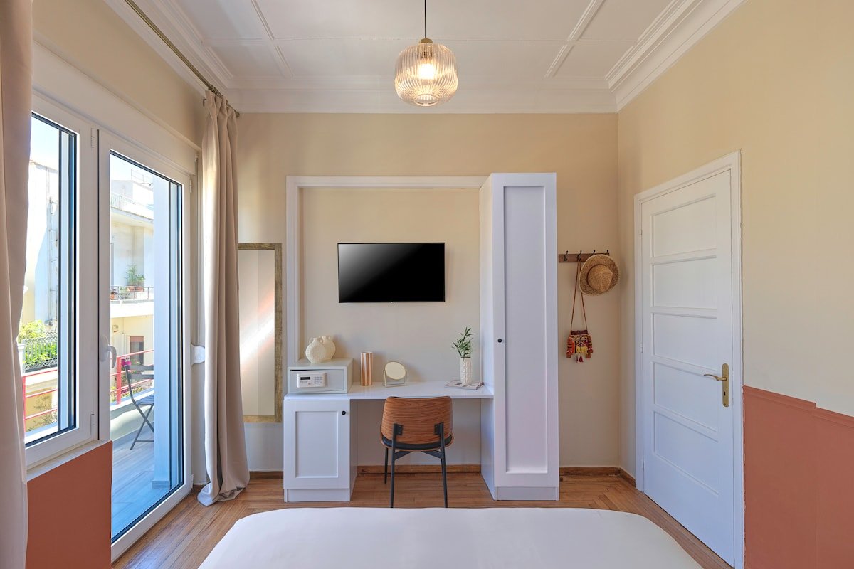 The Acropolis Window in Plaka-Luxury Apartment gallery image 4