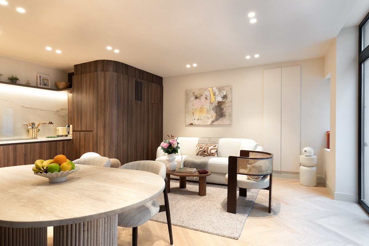 A Sophisticated 1-BR with Services – Louvre