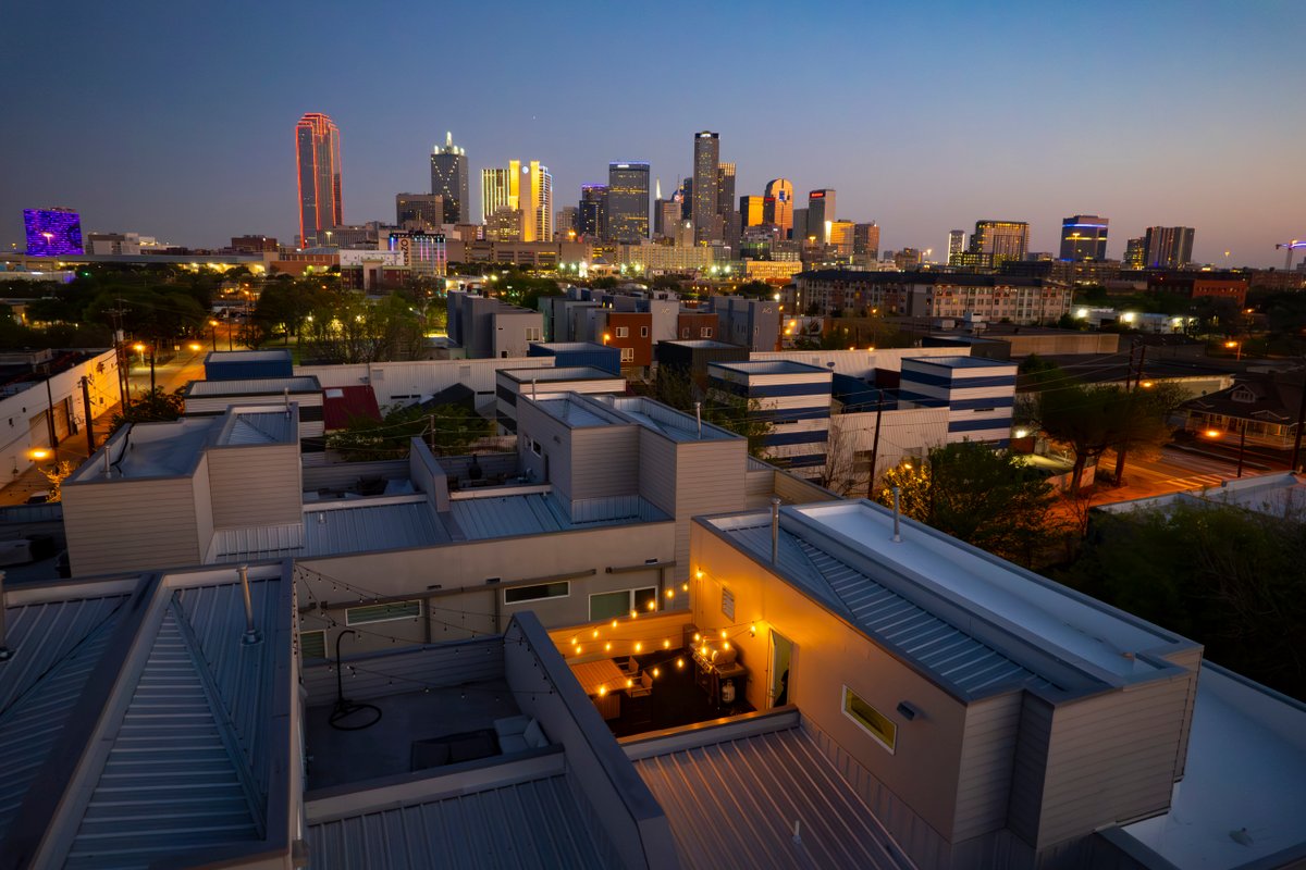 30% off MTR stays ~ Roof Deck*BBQ*Downtown Views!