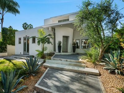 Family Friendly! Fence Pool, Pizza Oven, Great Loc