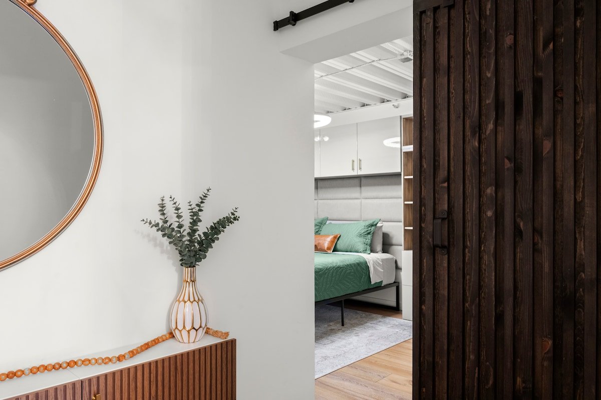 Downtown Tampa – The Luxe Loft in Channelside gallery image 2