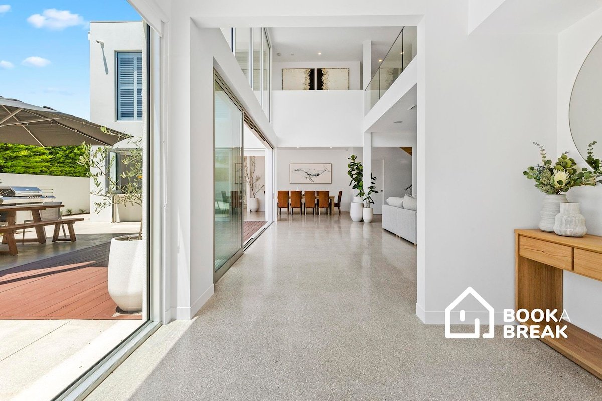 Opulence on Olive – Luxury Opposite Yacht Club gallery image 3