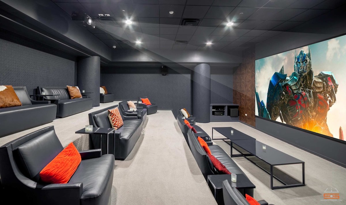 Spacious Penthouse Trio + Skyline Views for Groups gallery image 5