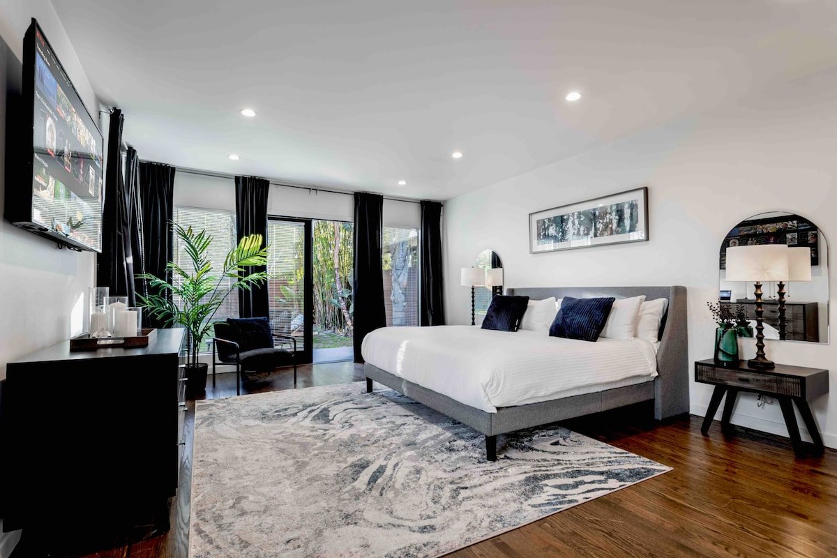 Stylish Casa by Universal|Free Parking+EV Charger gallery image 5