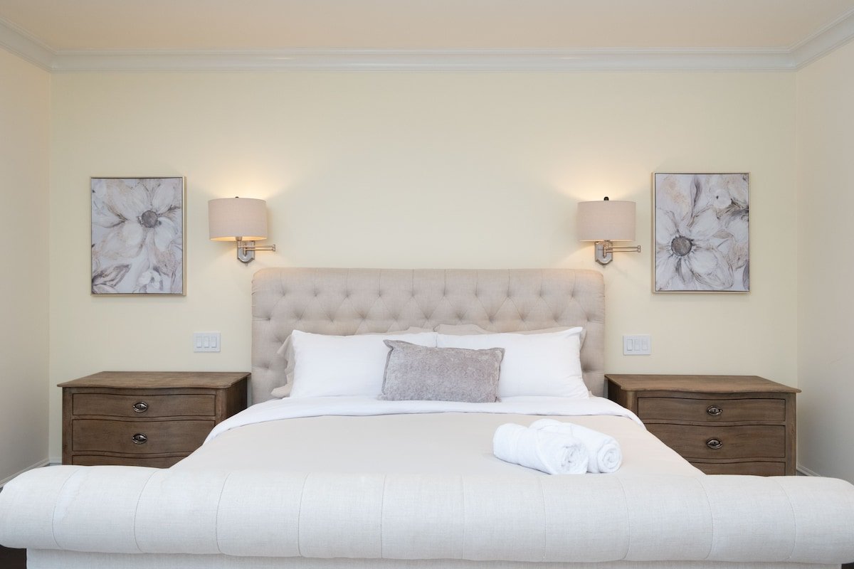 Luxury Spa Villa • Pool, Sauna, Steam & Hot Tub gallery image 4