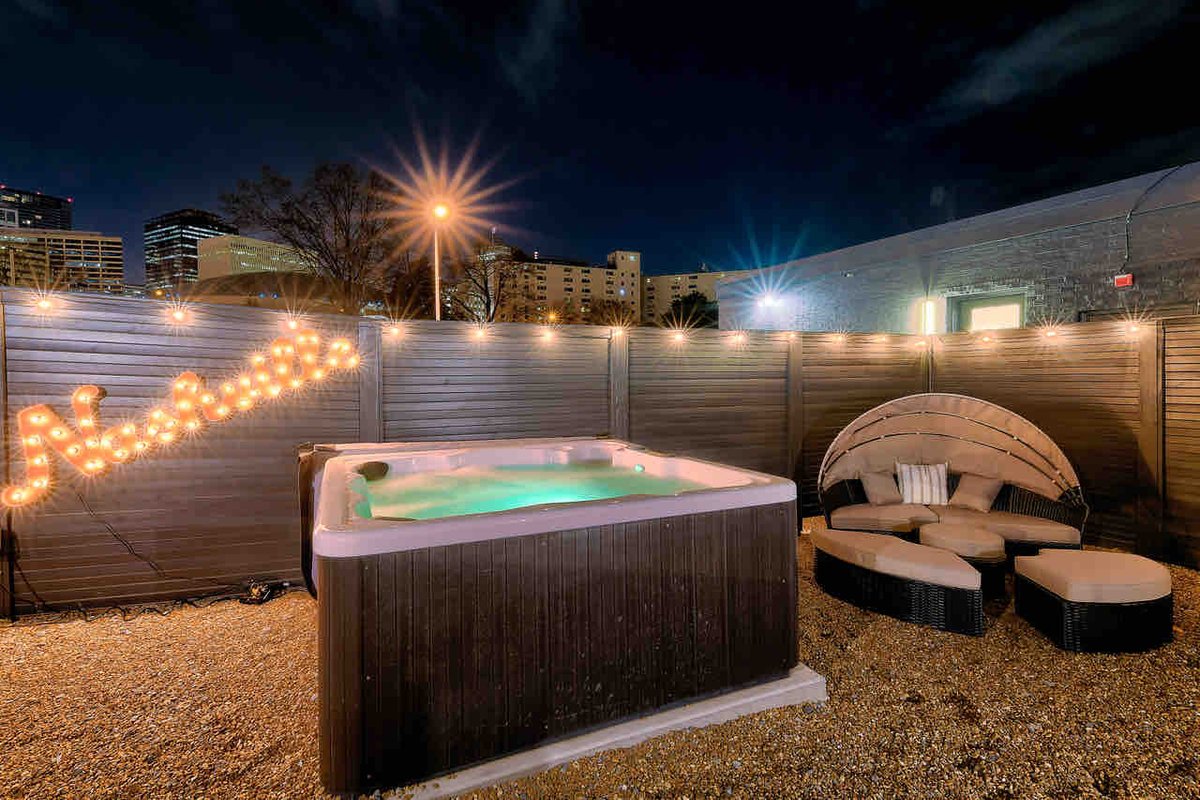 New Luxe-Walk To Broadway! 13 Beds|Hot Tub/Pool!