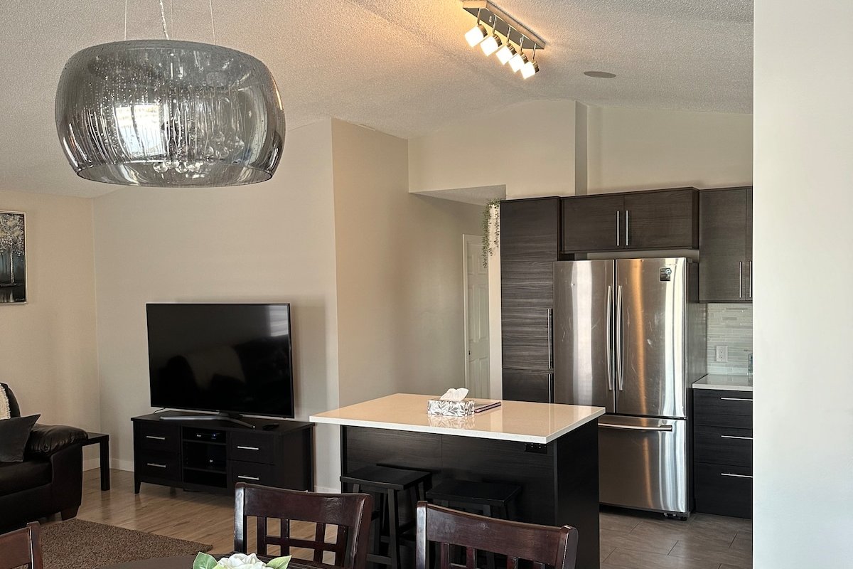 House in Riverbend gallery image 3