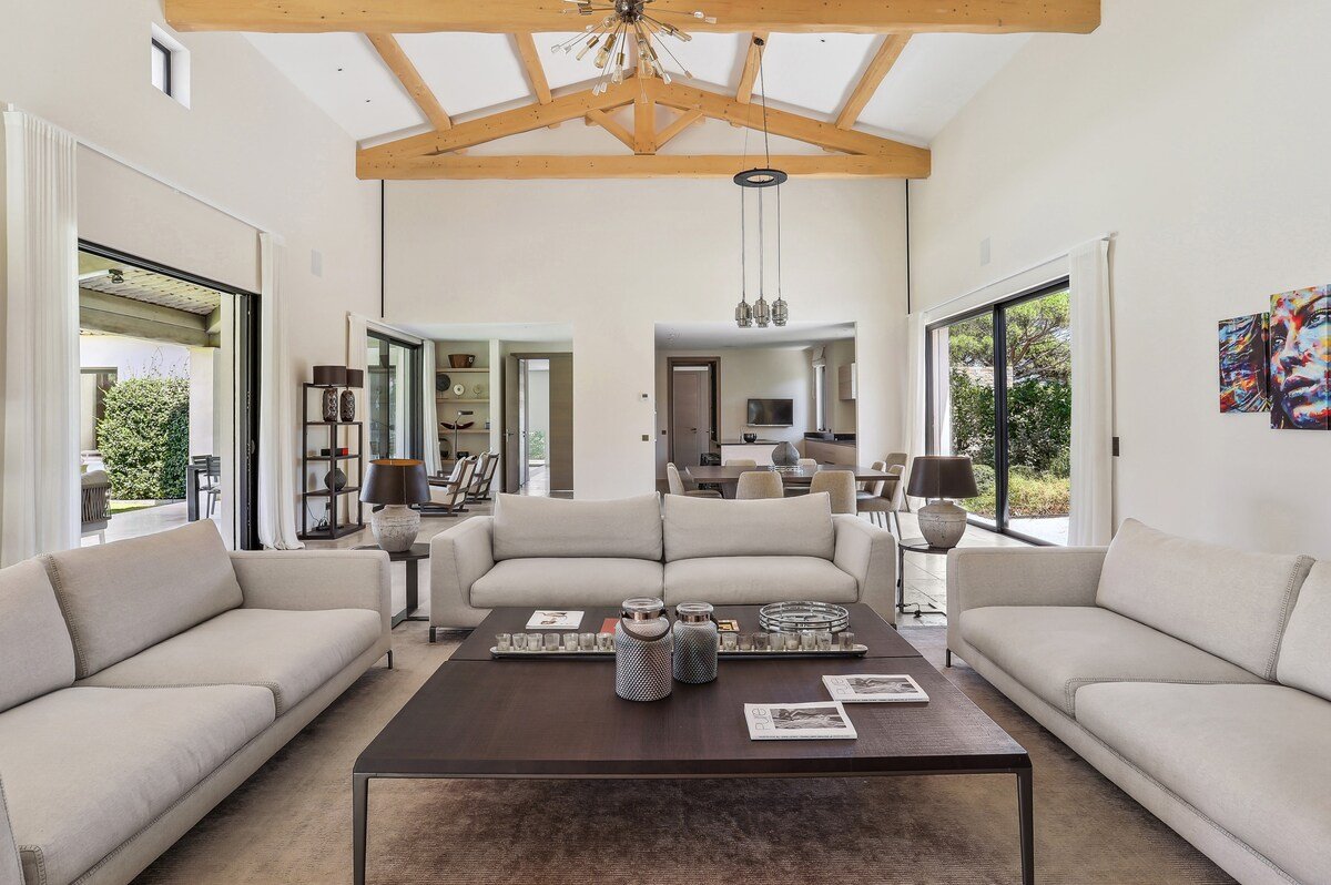 Pré des salins 7 suites 14 Pax Villa in St Tropez gallery image 3