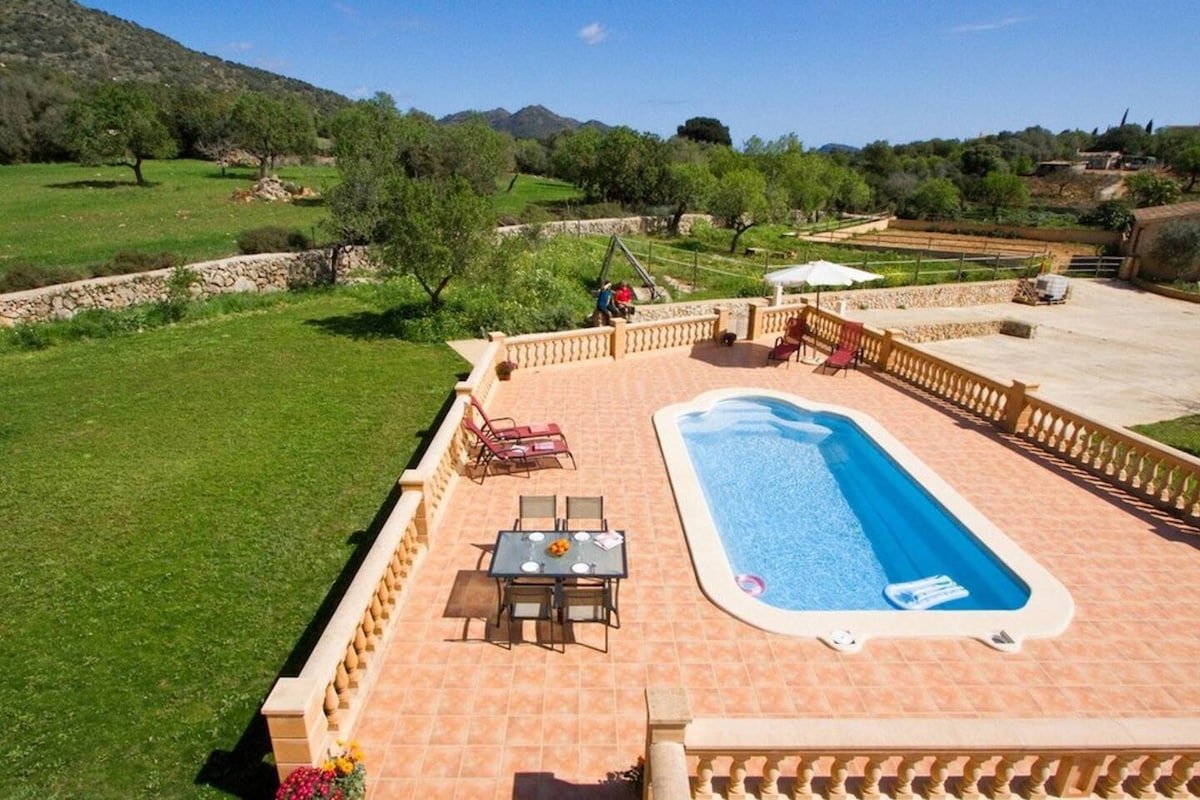 Cas Cavaller | Family & Friends Retreat gallery image 3