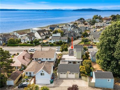 Luxurious 4 Story Home – Steps to Alki Beach