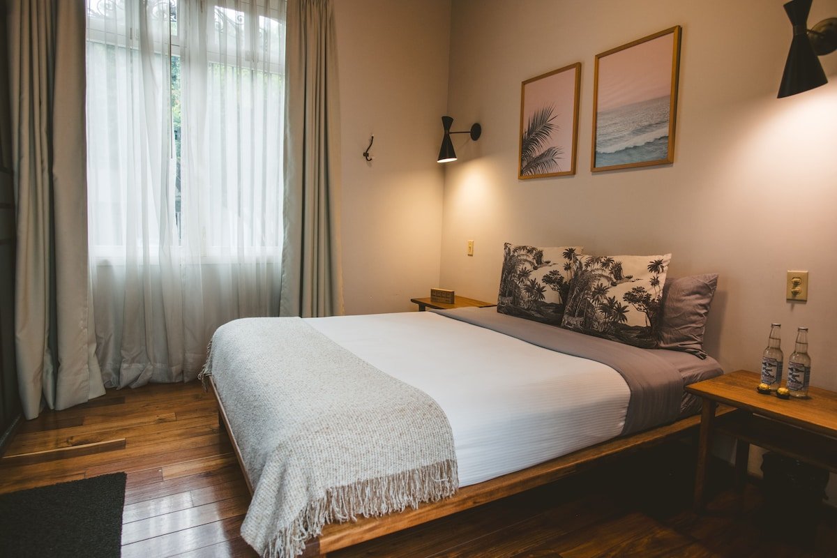 Stylish Colonial Stay in Roma Norte W Rooftop 8BR gallery image 5