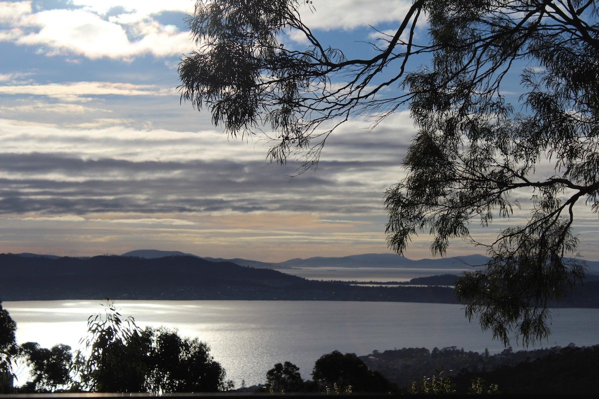 Hillcrest Haven. River Views 10min from Hobart gallery image 5
