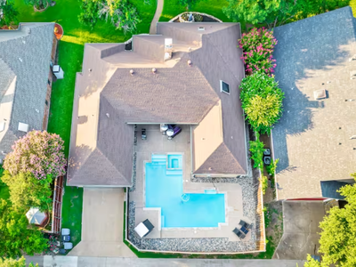 Luxury House with Heated Pool and Spa, 4 Bedrooms.