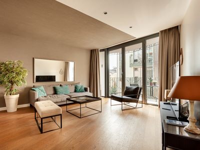 Modern Apartment with Balcony