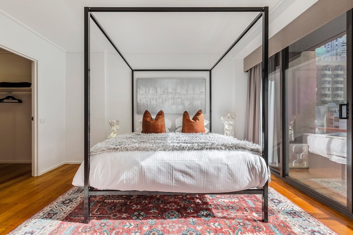 Bohemian Chic – Quirky & Eccentric Downtown Escape gallery image 3