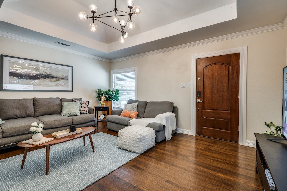 Game Room, hot tub near Bishop Arts & DT Dallas. gallery image 3