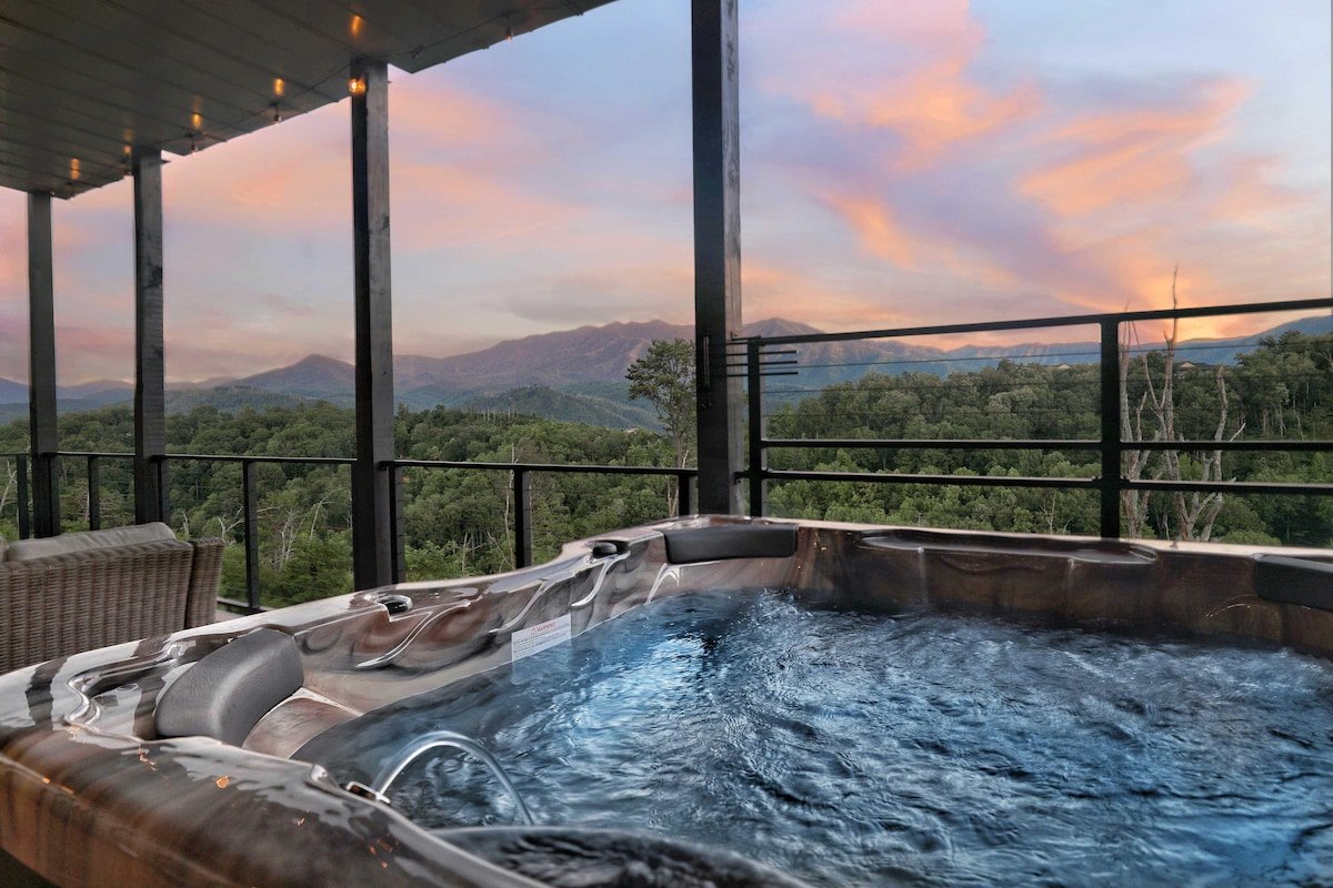 New Luxury 6-Bed, Game Room, Nursery, Stunning Vie gallery image 3