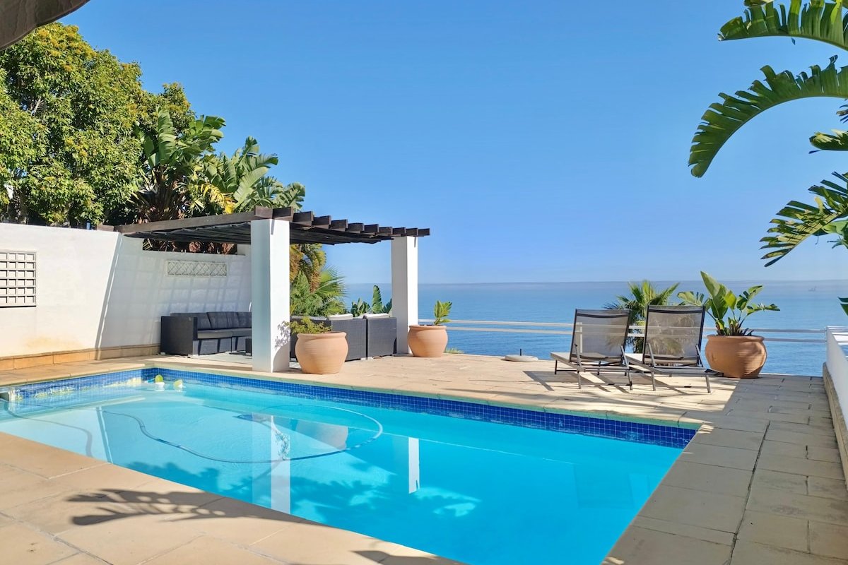 Breathtaking view villa in safe Bantry Bay gallery image 2